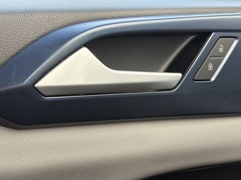 Used 2022 Volkswagen Taos SE image 27