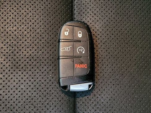 Used 2019 Jeep Grand Cherokee Altitude image 32