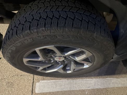 Used 2024 GMC Sierra 1500 SLT image 5