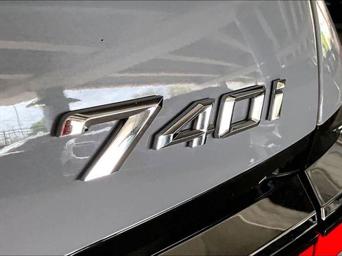 Used 2024 BMW 740i w/ Executive Package image 10