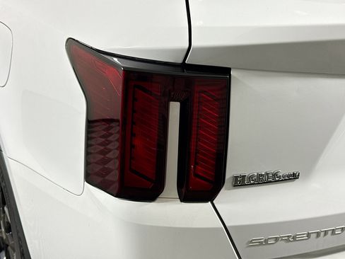 Used 2025 Kia Sorento EX w/ Panoramic Sunroof Package image 36