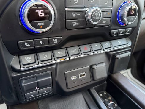 Used 2022 GMC Sierra 3500 Denali w/ Denali Ultimate Package image 15