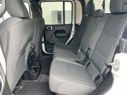 Used 2024 Jeep Gladiator Sport image 22