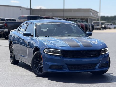 Used 2022 Dodge Charger SXT w/ Leather Interior Group RWD image 3