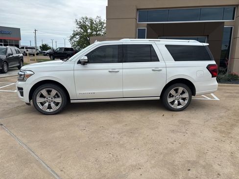 Used 2023 Ford Expedition Max Platinum RWD image 2