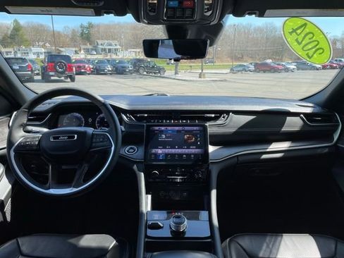 Used 2024 Jeep Grand Cherokee Limited w/ Luxury Tech Group II image 14