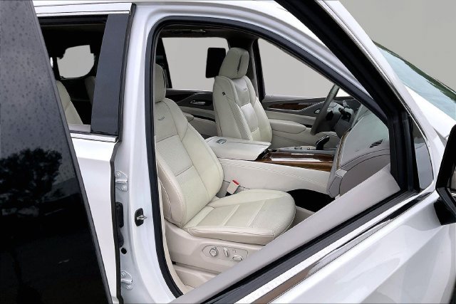 Used 2024 Cadillac Escalade Premium Luxury Platinum AWD/4WD image 21