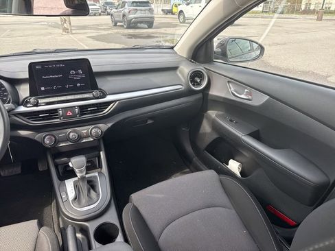Used 2022 Kia Forte LXS w/ LXS Technology Package FWD image 13