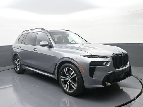 Used 2026 BMW X7 xDrive40i w/ M Sport Package AWD/4WD image 3