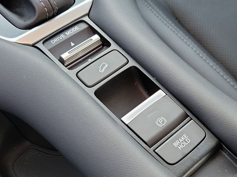 Used 2024 Honda HR-V EX-L image 30