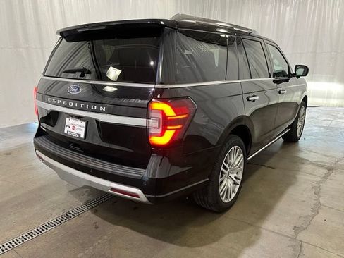 Used 2022 Ford Expedition Platinum AWD/4WD image 4