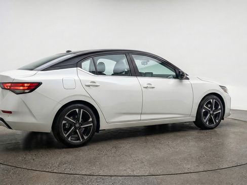 Used 2025 Nissan Sentra SV image 9