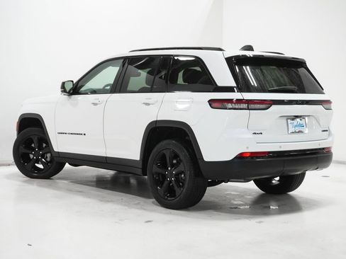 Certified 2023 Jeep Grand Cherokee Limited w/ Black Appearance Package image 5