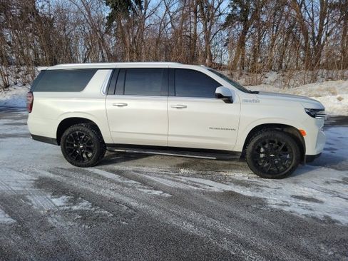Used 2023 Chevrolet Suburban High Country image 33