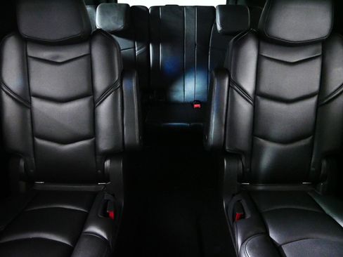 Used 2018 Cadillac Escalade ESV Platinum AWD/4WD image 13