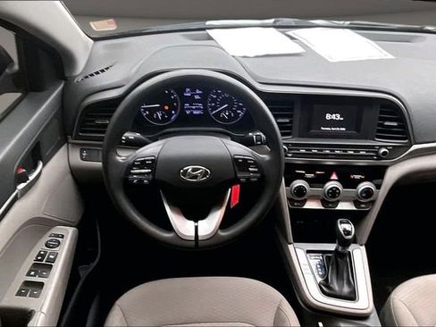 Used 2019 Hyundai Elantra SE FWD image 5