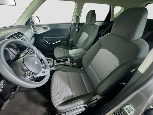 Used 2025 Kia Soul LX w/ LX Technology Package FWD image 13