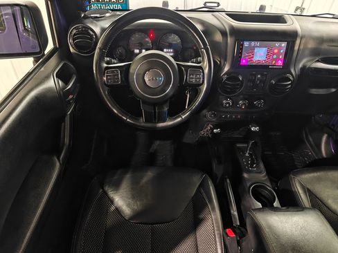 Used 2016 Jeep Wrangler Unlimited Sahara AWD/4WD image 4