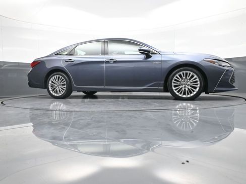 Used 2020 Toyota Avalon Limited image 28