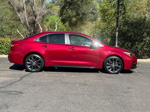 Used 2023 Toyota Corolla SE w/ SE Premium Package FWD image 4