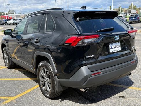 Used 2023 Toyota RAV4 XLE Premium AWD/4WD image 6
