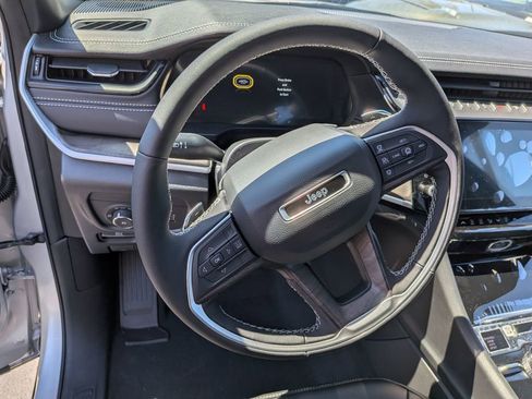 New 2026 Jeep Grand Cherokee Limited AWD/4WD image 16