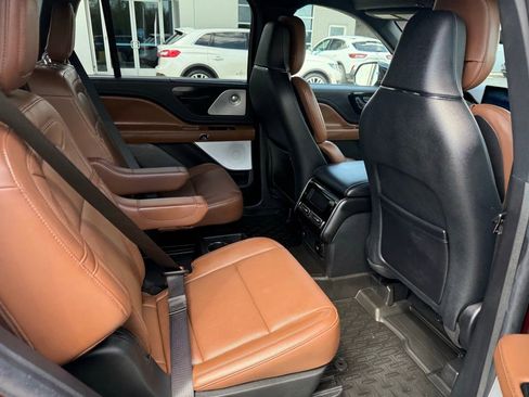 Used 2022 Lincoln Aviator Reserve w/ Equipment Group 201A AWD/4WD image 18