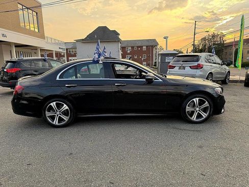 Used 2017 Mercedes-Benz E 300 4MATIC image 8