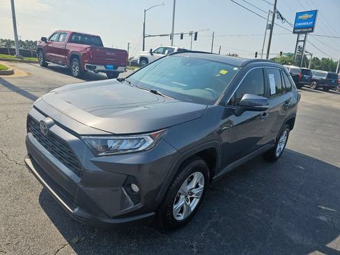 Used 2020 Toyota RAV4 XLE w/ Convenience Package FWD image 4
