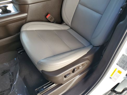 Used 2023 Chevrolet Suburban LT RWD image 22