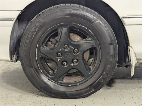 Used 1999 Toyota Avalon XL image 9