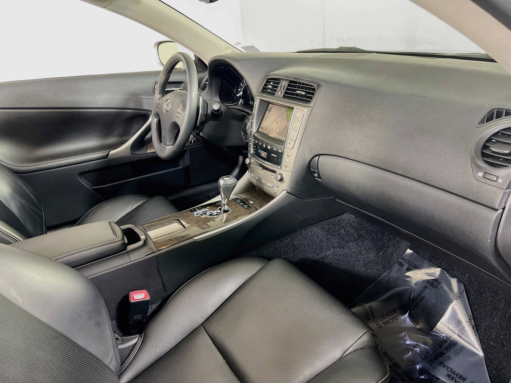 Used 2010 Lexus IS 250C w/ Luxury Pkg RWD image 28