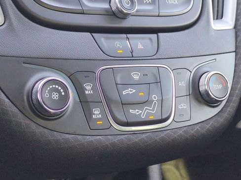 Used 2022 Chevrolet Malibu RS image 31