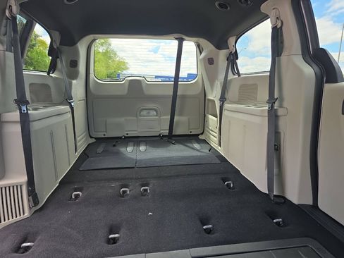 Used 2018 Dodge Grand Caravan SXT FWD image 26