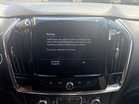Used 2022 Chevrolet Traverse LT FWD image 10