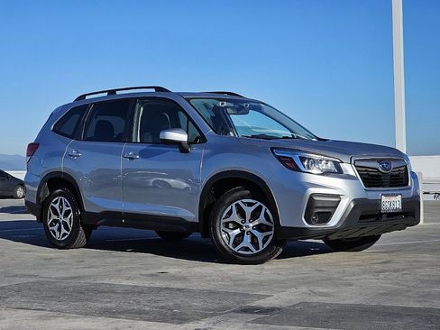 Used 2019 Subaru Forester Premium AWD/4WD image 3