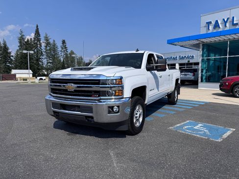 Used 2019 Chevrolet Silverado 2500 LT w/ Z71 Package, Off-Road AWD/4WD image 3