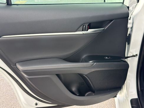 Used 2019 Toyota Camry XLE FWD image 29