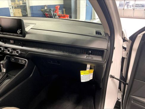 Used 2025 Honda CR-V LX image 13