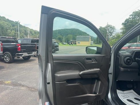 Used 2024 Chevrolet Colorado Trail Boss AWD/4WD image 11