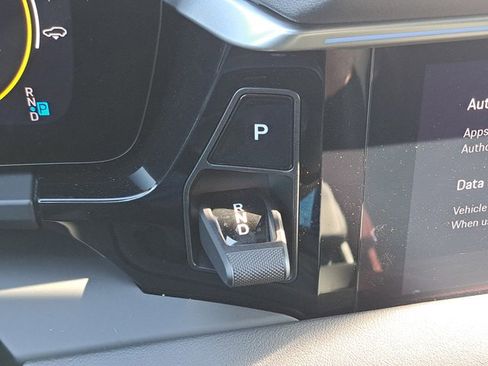 Certified 2025 Porsche Macan 4 Electric image 37