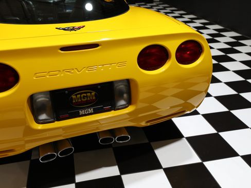 Used 2000 Chevrolet Corvette Coupe w/ Memory Pkg RWD image 25