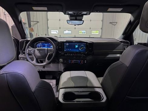 Used 2025 Chevrolet Silverado 2500 ZR2 w/ Technology Package image 20