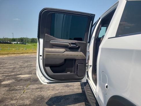 Used 2024 Chevrolet Silverado 1500 ZR2 w/ Technology Package AWD/4WD image 34