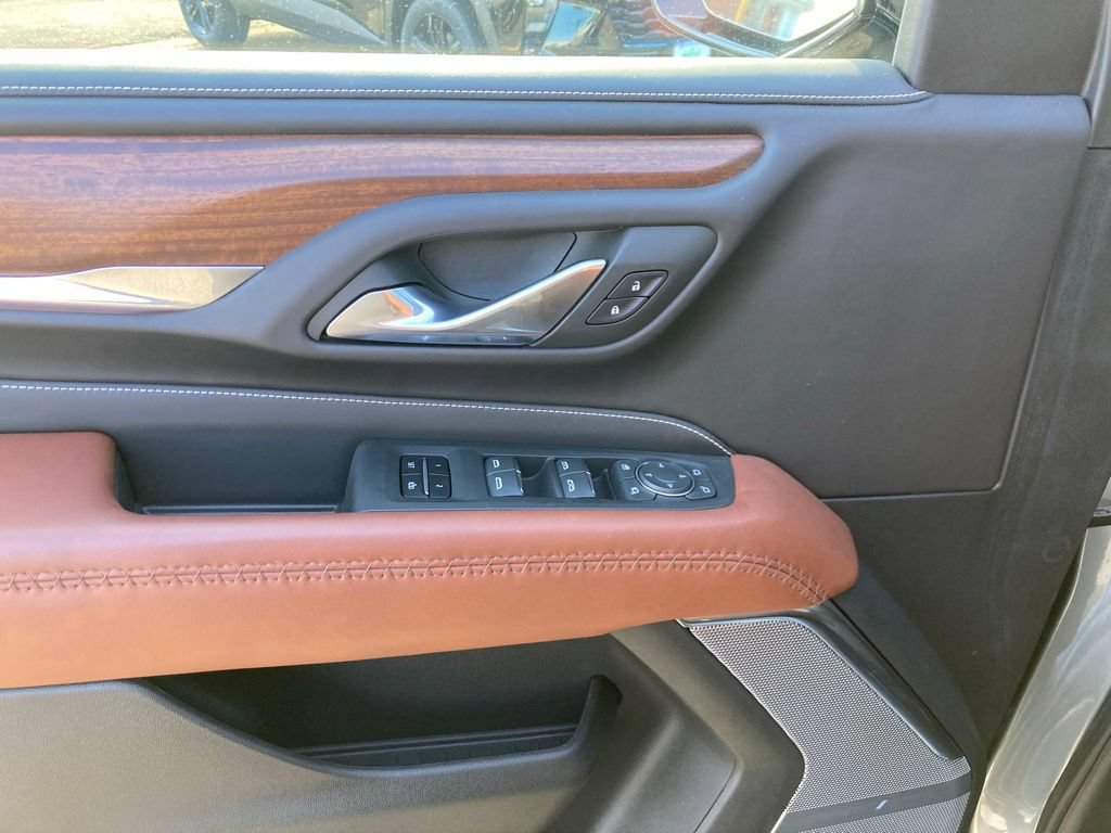 Used 2023 GMC Yukon Denali Ultimate AWD/4WD image 15