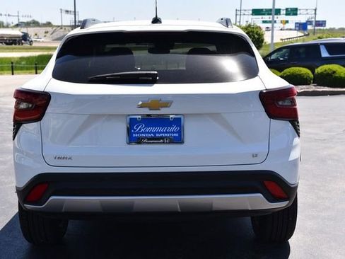 Used 2025 Chevrolet Trax LT w/ LT Convenience Package FWD image 6