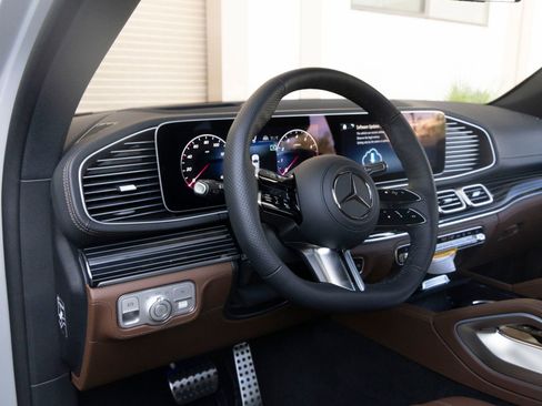 New 2026 Mercedes-Benz GLS 580 4MATIC image 15