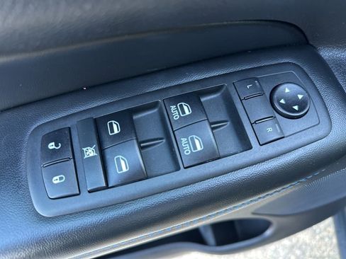 Used 2020 Jeep Grand Cherokee Laredo AWD/4WD image 19