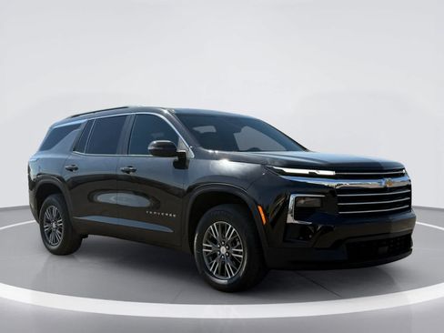 Used 2026 Chevrolet Traverse LT FWD image 6