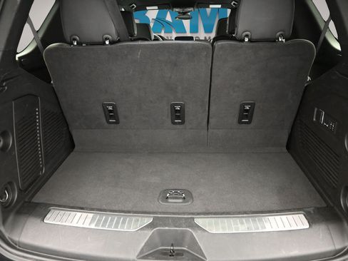 Used 2024 Chevrolet Tahoe Premier AWD/4WD image 33
